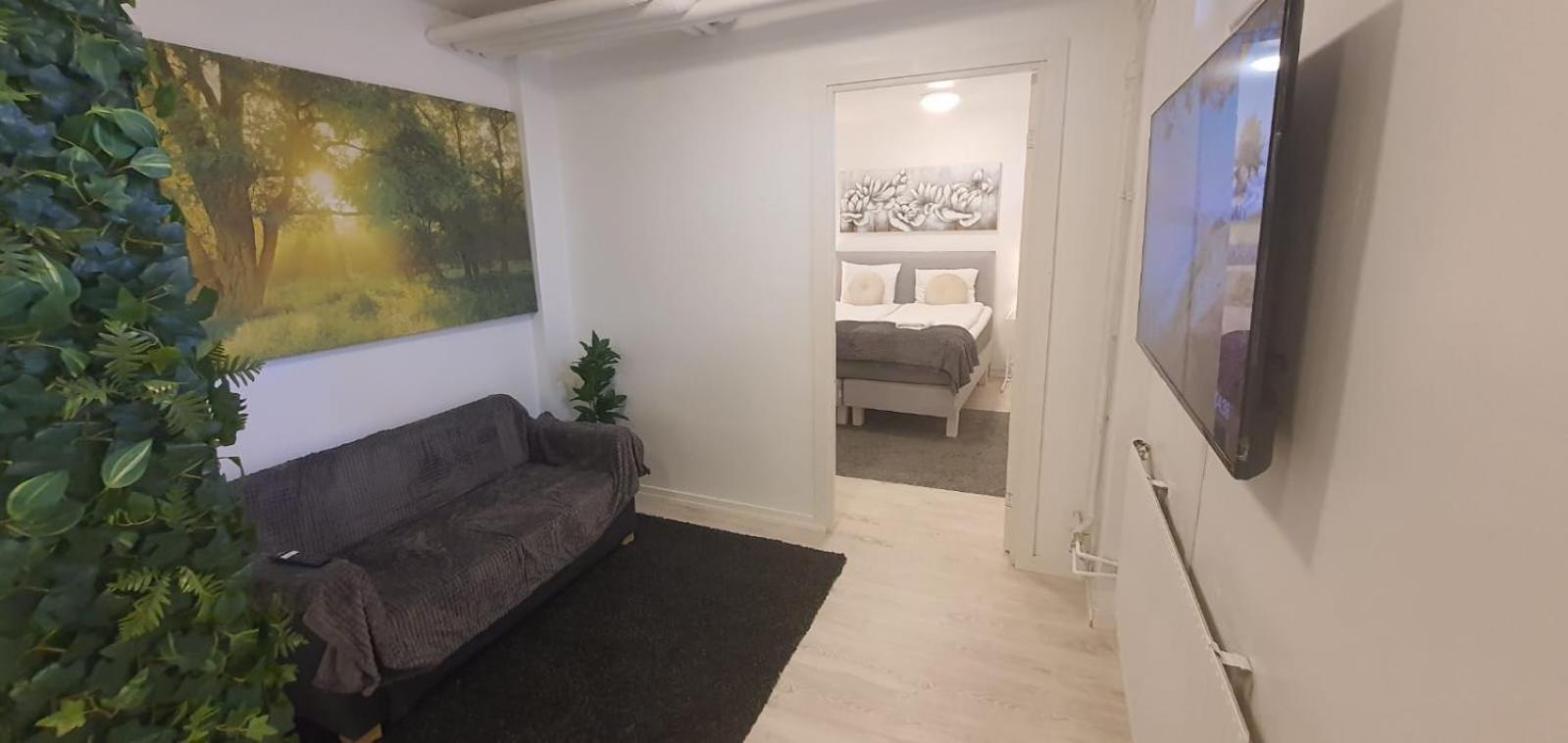 Beautiful Basement Apartment, Very Private And Close To The Metro Stockholm Exterior photo