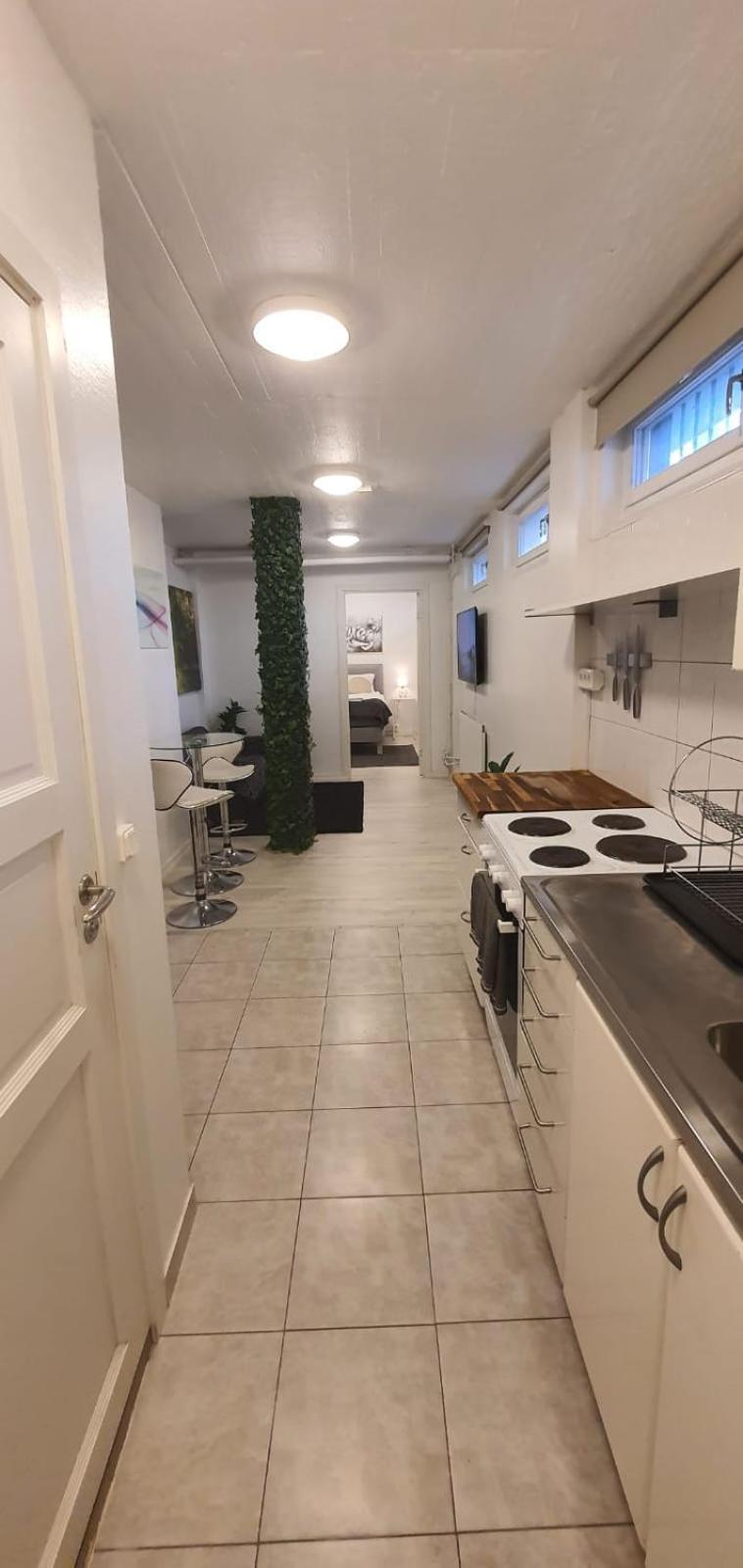Beautiful Basement Apartment, Very Private And Close To The Metro Stockholm Exterior photo